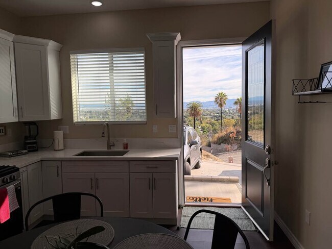 Building Photo - 862 Via Vis Dr N