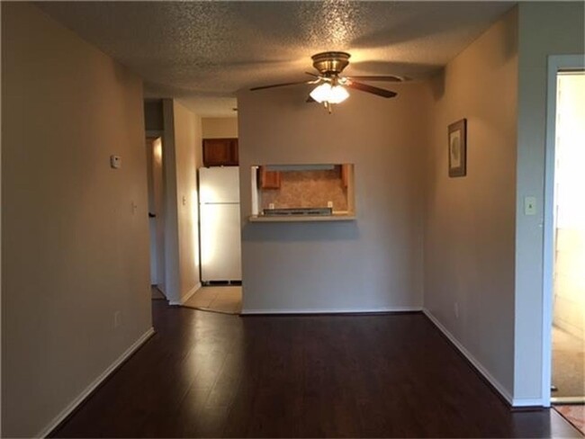 Foto del edificio - One Bedroom One Bath Townhome