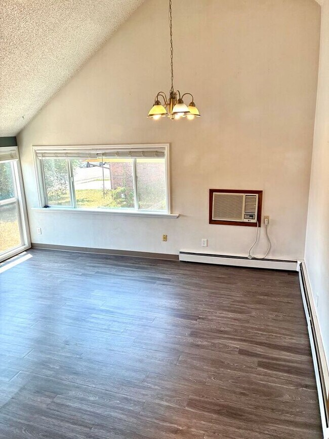 Foto del edificio - Bright 2BR Apartment Minutes from Horsetooth Reservoir