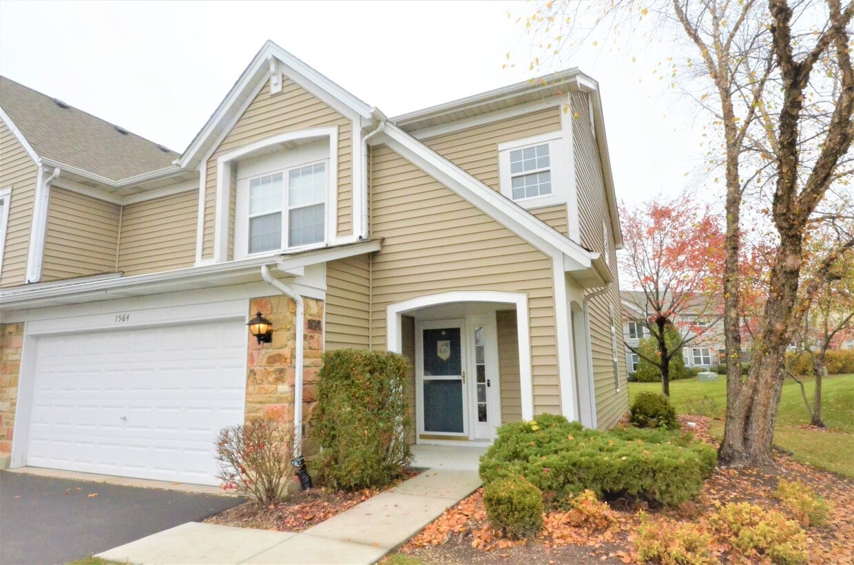 1564 E Chivalry Ct, Palatine, IL 60074 Townhome Rentals in Palatine