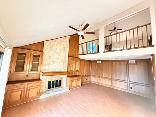 Foto del edificio - 16214 Dunmoor Dr