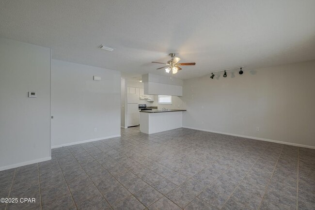 Building Photo - 7813 N Lagoon Dr