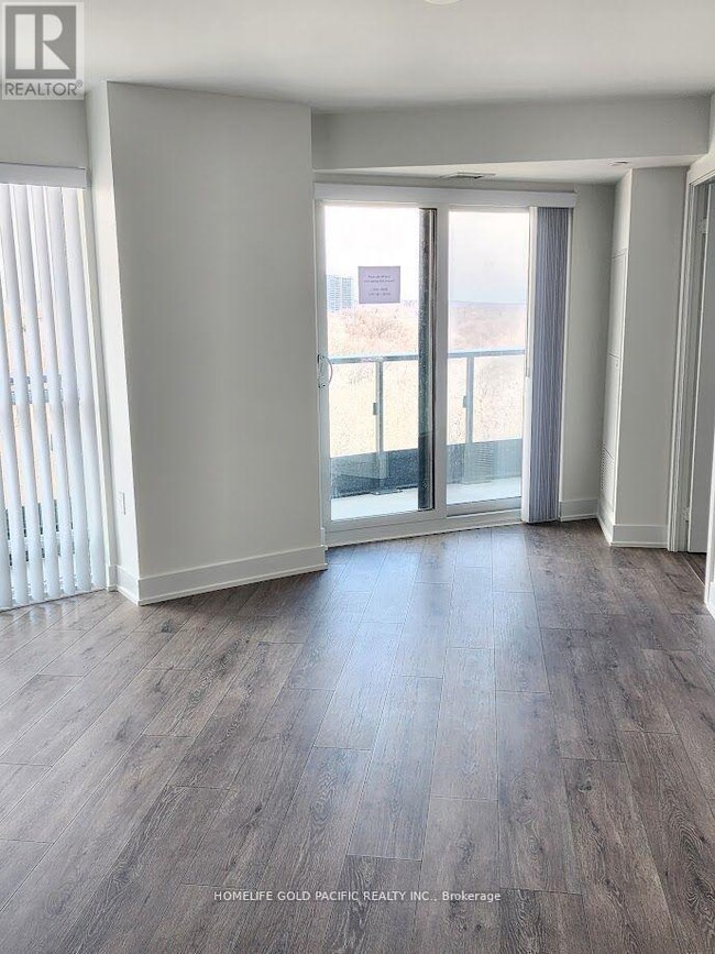 Photo du bâtiment - 585-585 Bloor St E