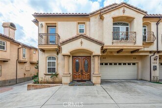 Building Photo - 1018 W Huntington Dr