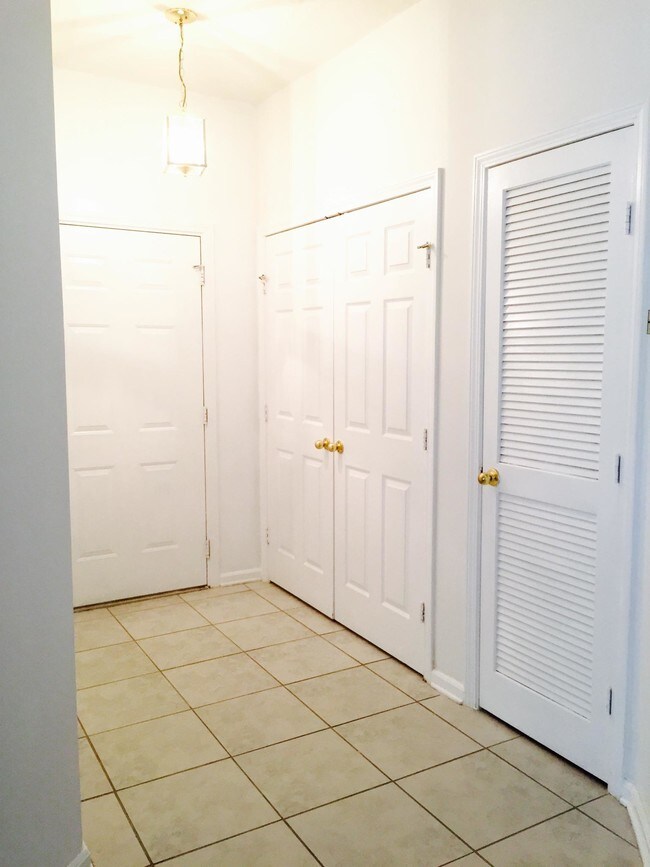 front door walkway - 10550 Baymeadows Rd