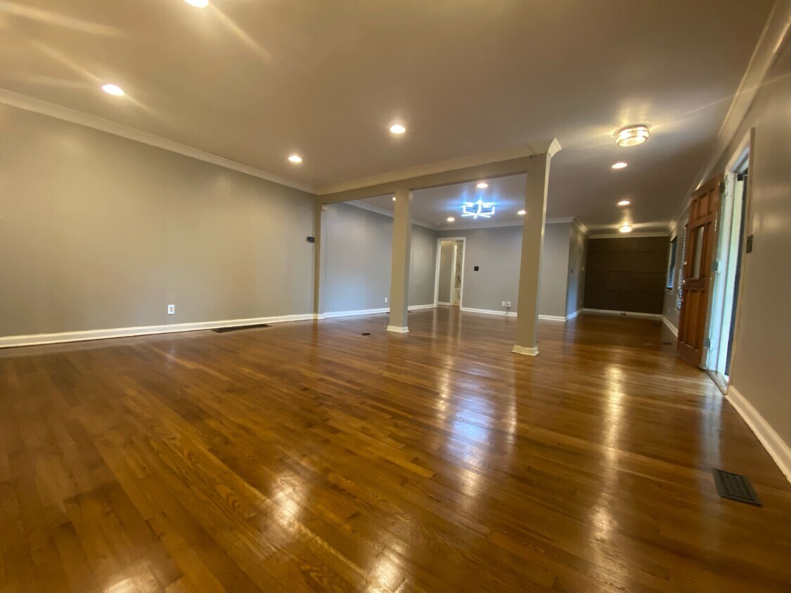 Sala de estar - 3483 Napoleon St