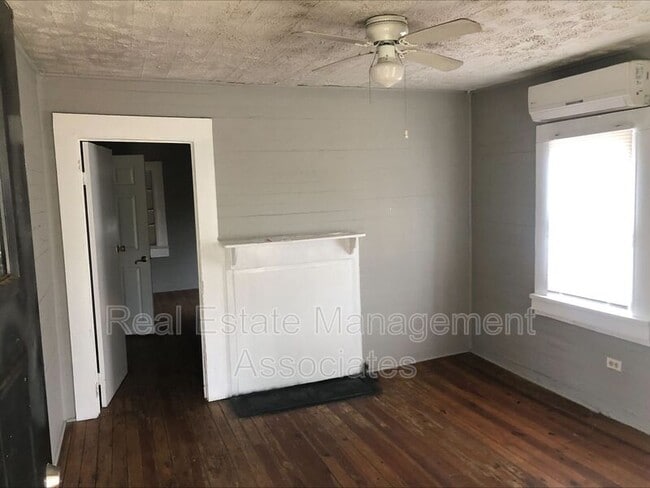 Building Photo - 104 Grady St