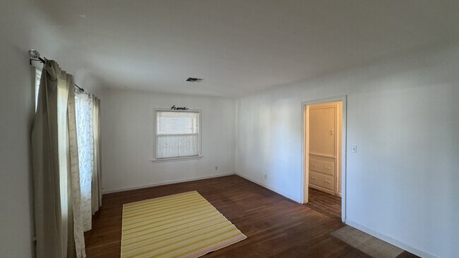 Foto del edificio - 1037 N Highland St