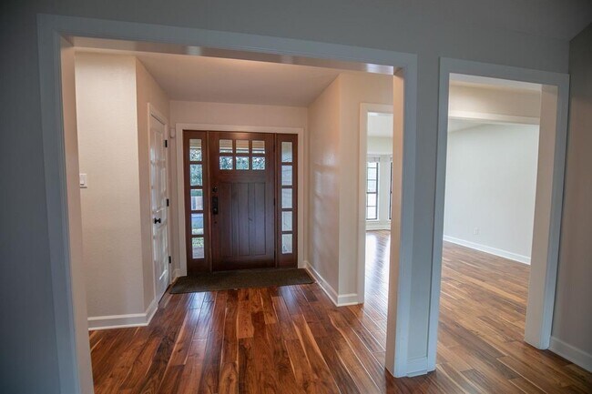 Foto del edificio - 9412 Mystic Oaks Trail