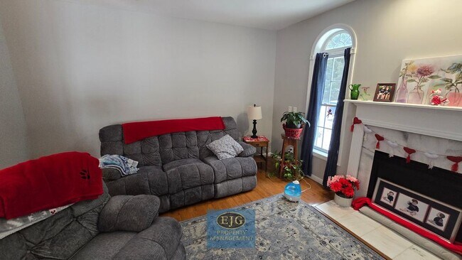 Foto del edificio - 126 Pinecrest Rd