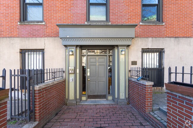 Entrada - 473 Jersey Ave