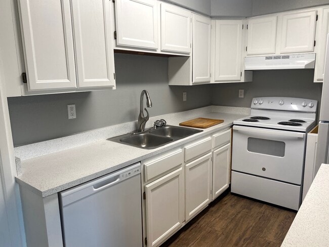 Building Photo - 1335 Ortiz Dr SE