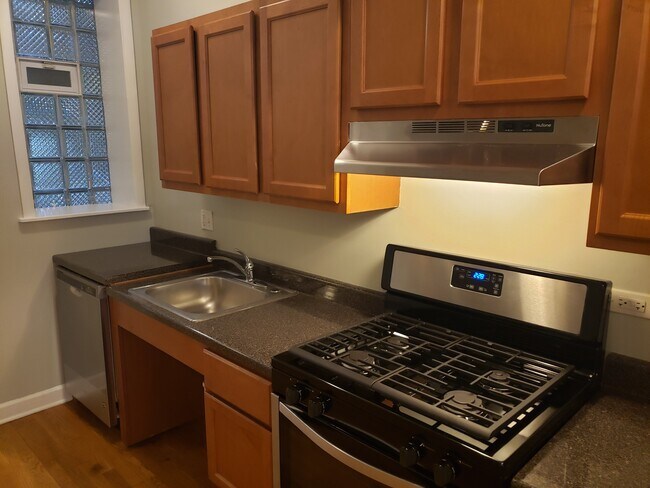 Foto del edificio - 6972 N Greenview Ave