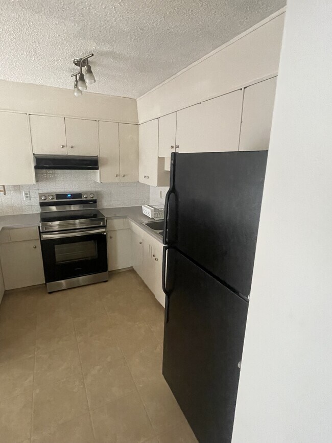 Building Photo - 3518-3578 78 St NW