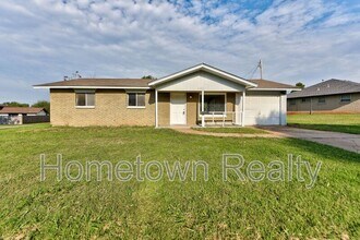 Building Photo - 2401 Piccadilly Cir