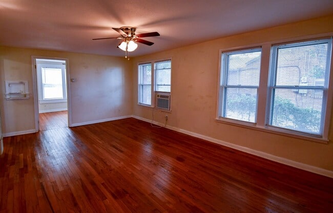 Building Photo - 1-Bedroom Home with Office & Easy Access t...