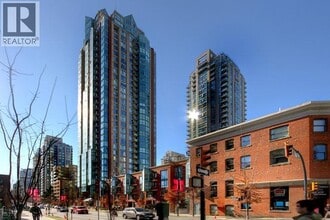 Building Photo - 939 Homer St