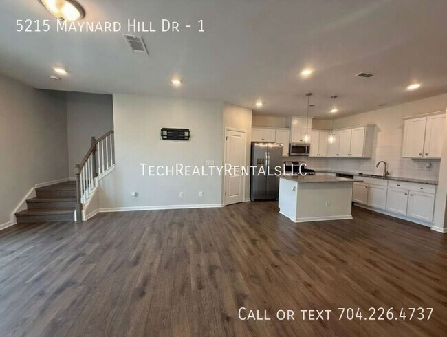 Foto del edificio - 5215 Maynard Hl Dr