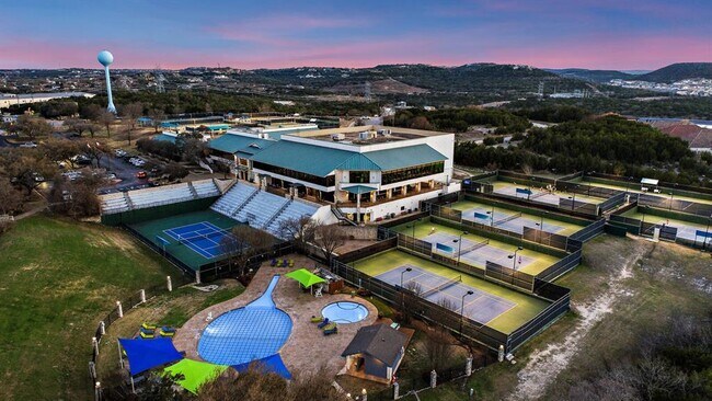 Building Photo - 105 Birdie Dr