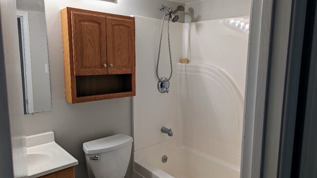 Building Photo - 6948 Colonial Woods Dr