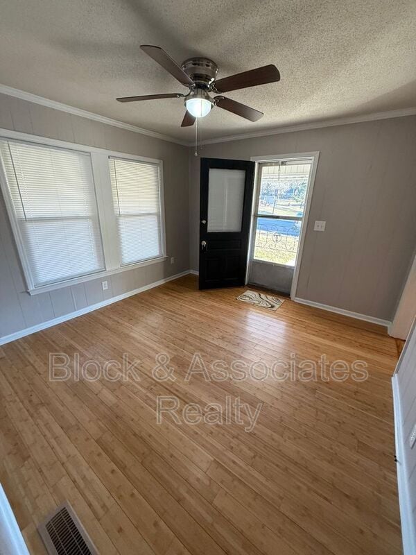 Foto del edificio - 524 W Wainman Ave