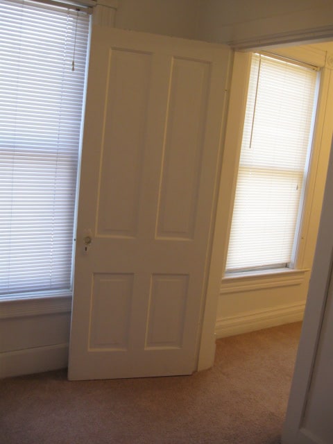 Building Photo - 700 E 4th St