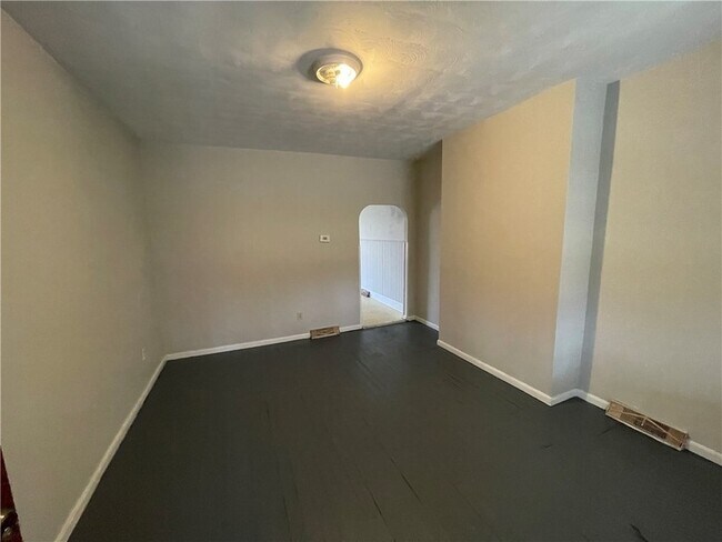 Building Photo - 15 Darlington Ave