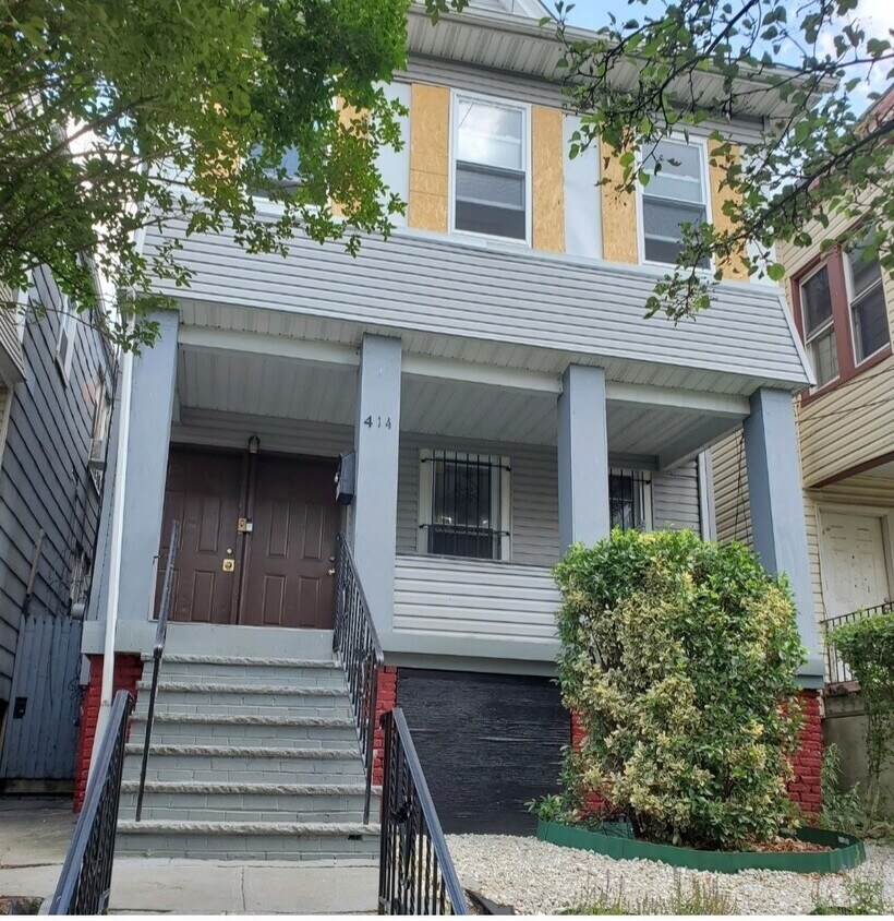 Frente - 414 S 15th St