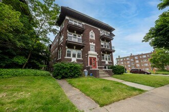 Building Photo - 1507 Hillcrest Rd