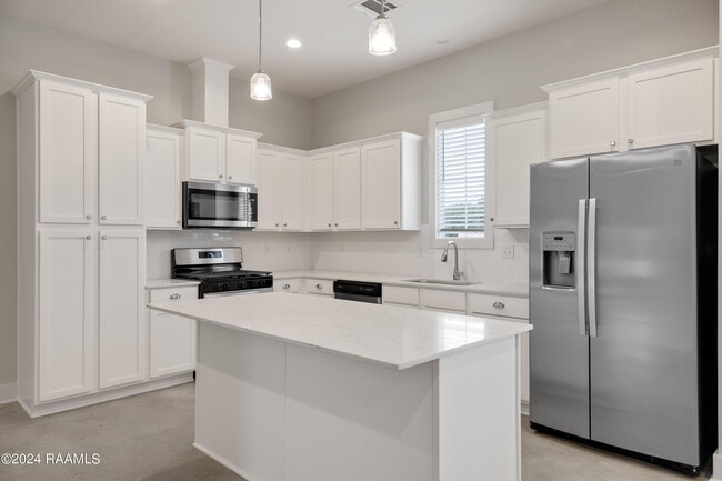 Building Photo - 107 Satsuma Dr