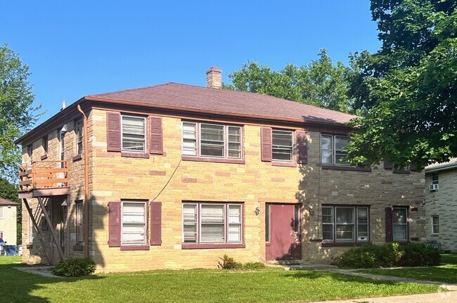 Building Photo - 5876 N 32nd St