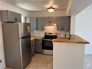 Building Photo - 1701 Johanna Dr