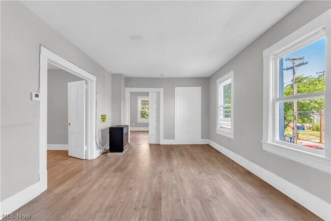 Foto del edificio - 3721 W 33rd St
