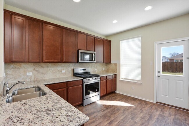 Foto del edificio - Inviting 4BD/3BA Rental Home with Walk-In Closet & Big Yard