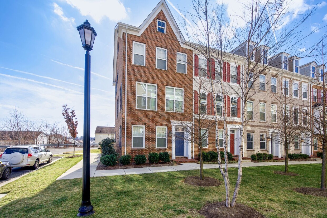 Primary Photo - Professionally Managed // 3 Bedroom 3.5 Ba...