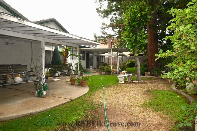 Foto del edificio - 9000 N Camden Dr