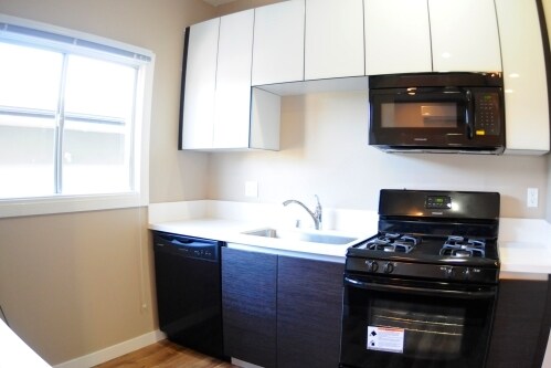 Building Photo - 1156 W 36th Pl