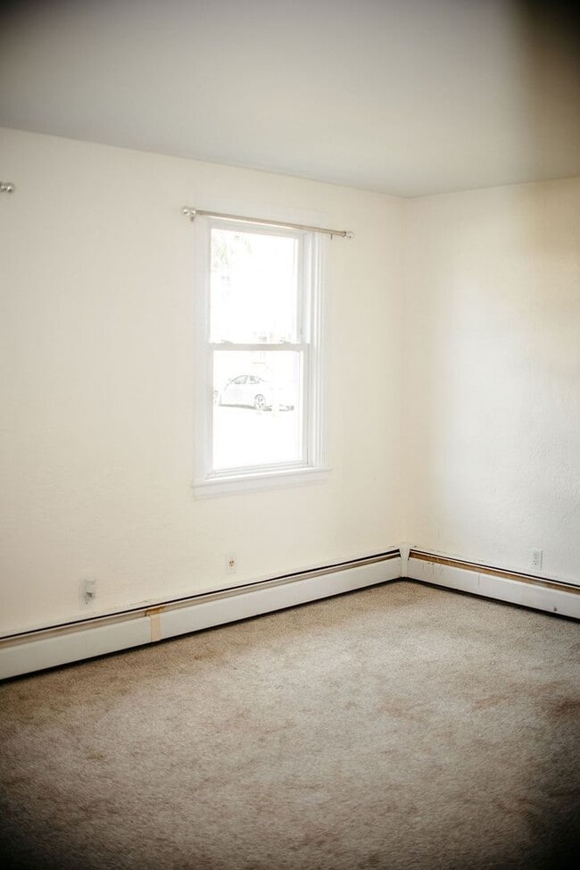 Building Photo - 1078 Kelly Dr