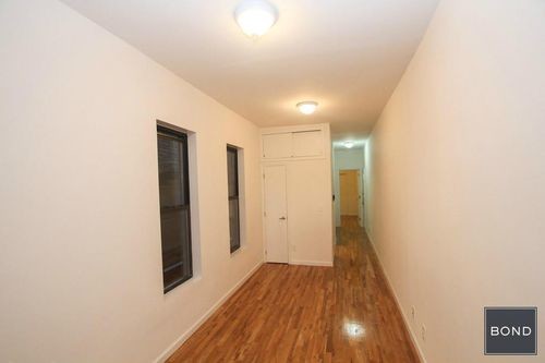 Building Photo - 22 E 85th St