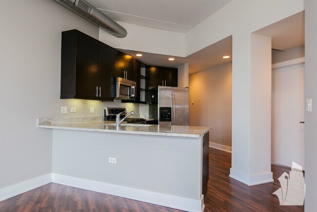 Building Photo - 3201 W Leland Ave