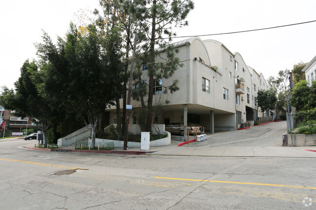 La Brea Franklin Apartments