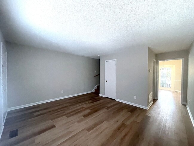 Building Photo - 6712 Glendower Rd