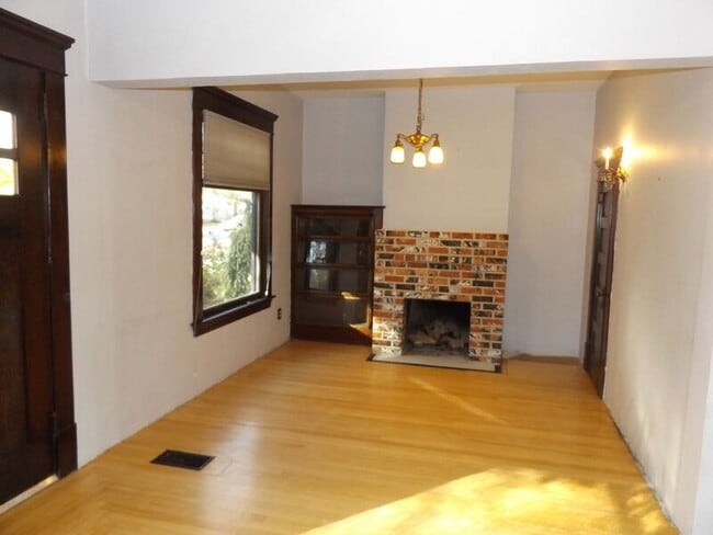 Building Photo - 1416 N 11th St