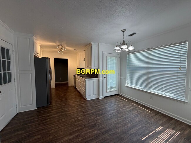 Foto del edificio - 31 Willow Lake Dr