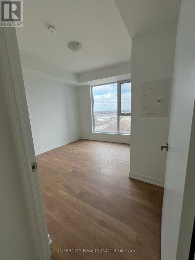 Building Photo - 498-1498 Caldari Rd