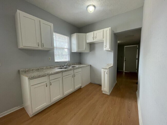 Building Photo - 622 E 63rd St