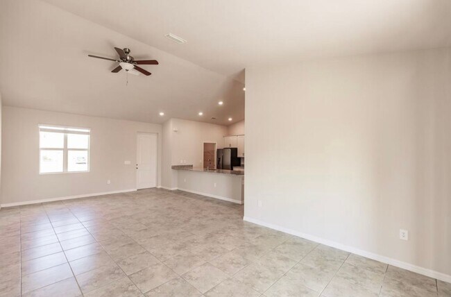 Building Photo - Coming Soon! Fenced 3 Bed, 2 Bath in Great...