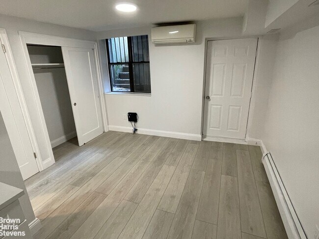 Foto del edificio - Newly Renovated Ft. Greene Garden Apt.