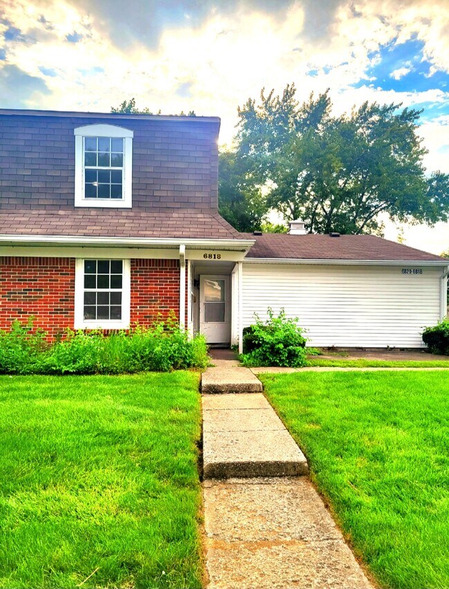 Building Photo - 6818 Wildwood Ct