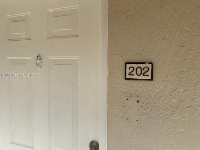 Foto del edificio - 6115 NW 186th St